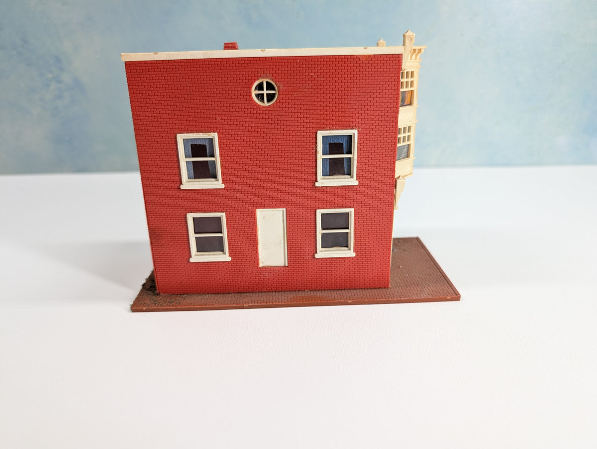 USED HO Scale Cigar Shop, Brick Storefront