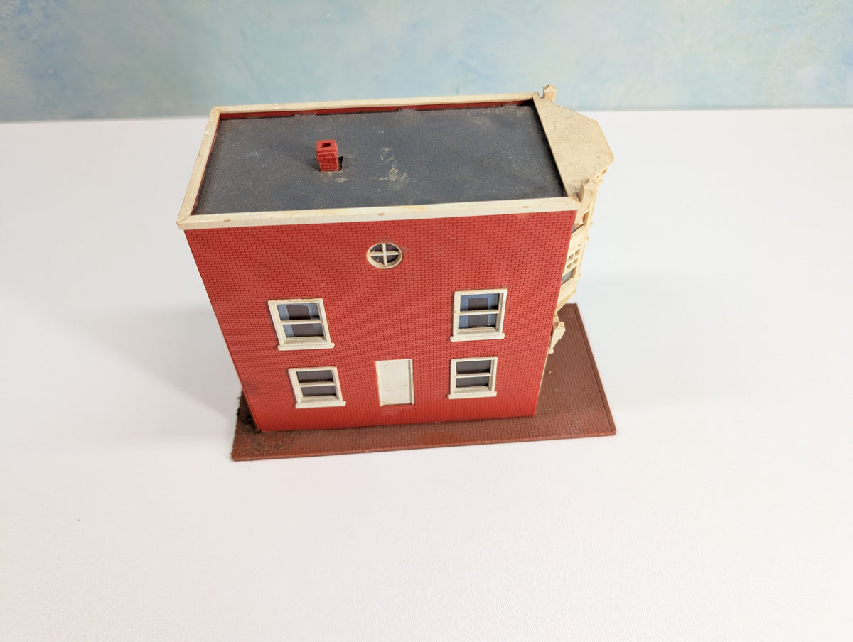USED HO Scale Cigar Shop, Brick Storefront