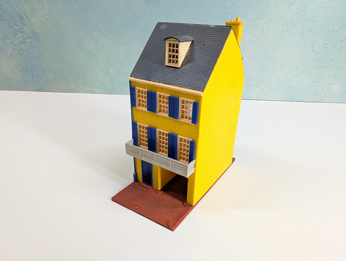 USED HO Scale Yellow and Dark Blue House