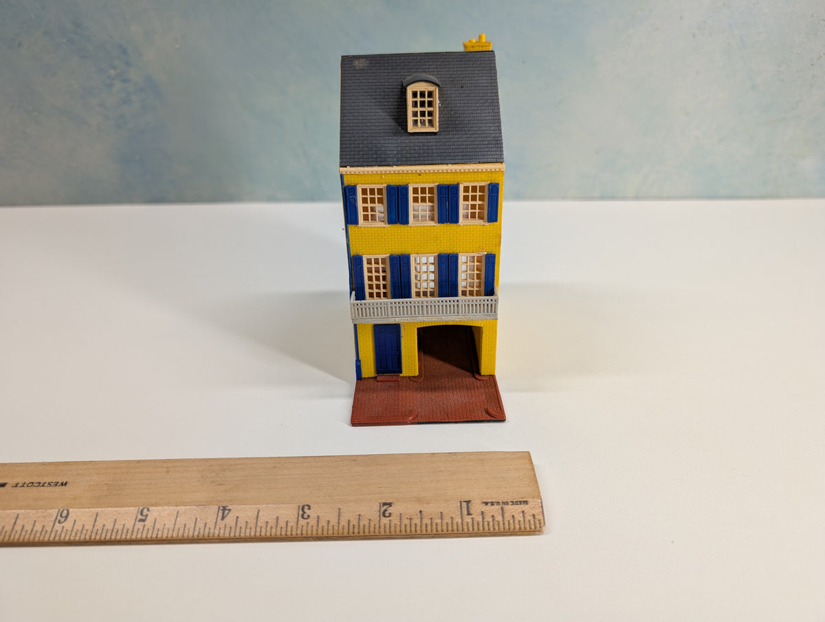 USED HO Scale Yellow and Dark Blue House