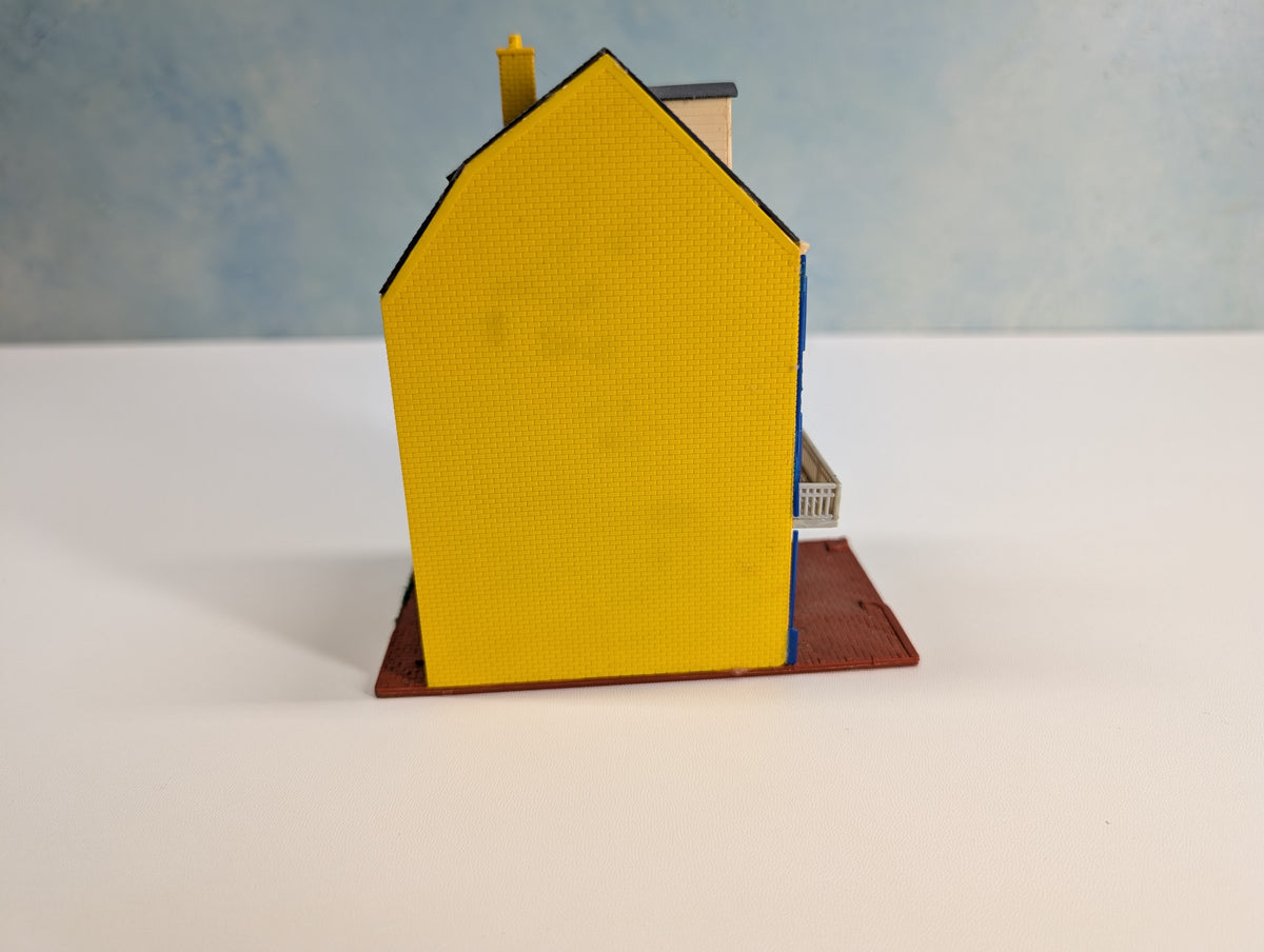 USED HO Scale Yellow and Dark Blue House