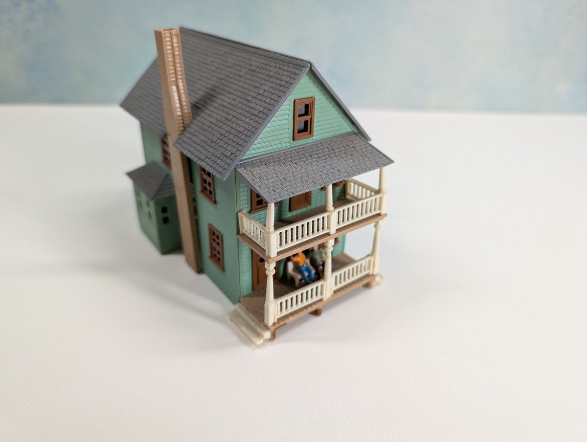 USED HO Scale Green Farm House