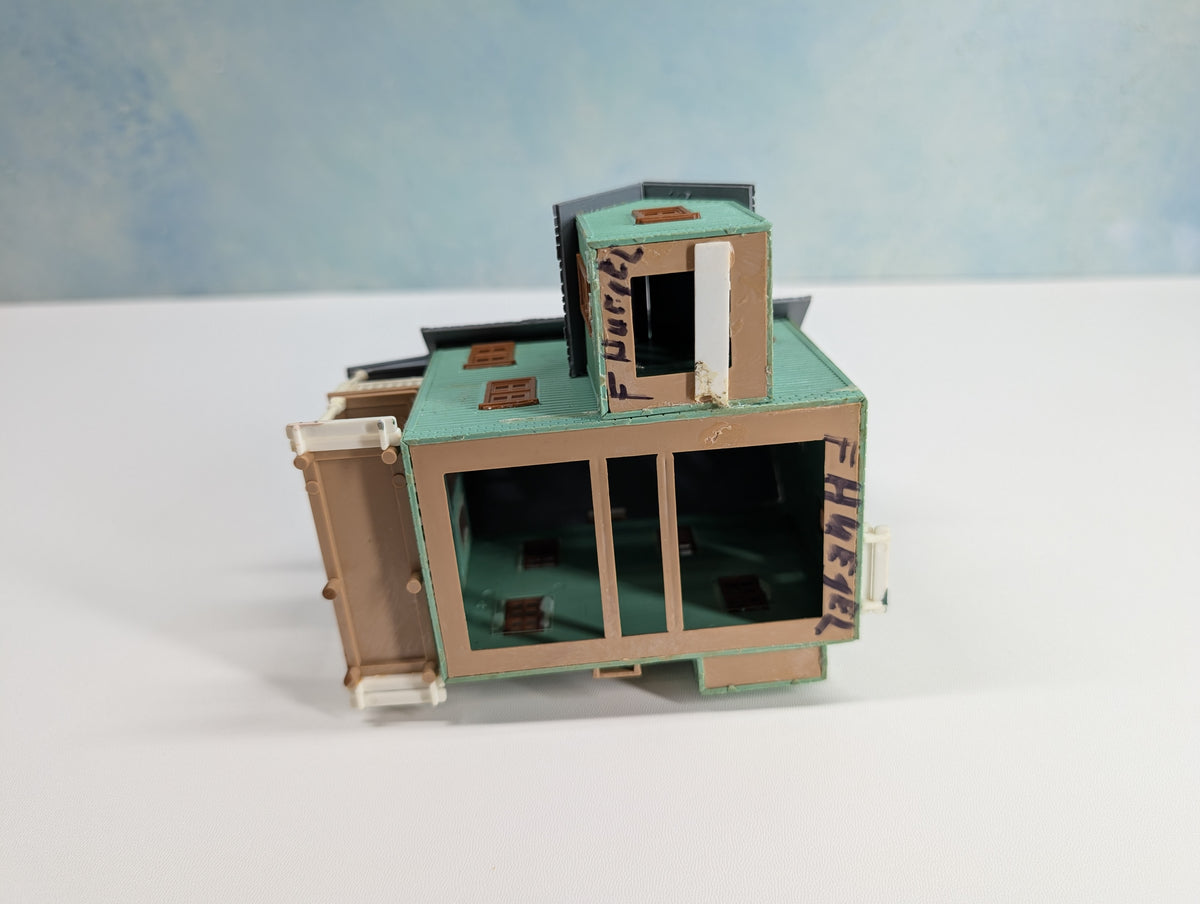 USED HO Scale Green Farm House