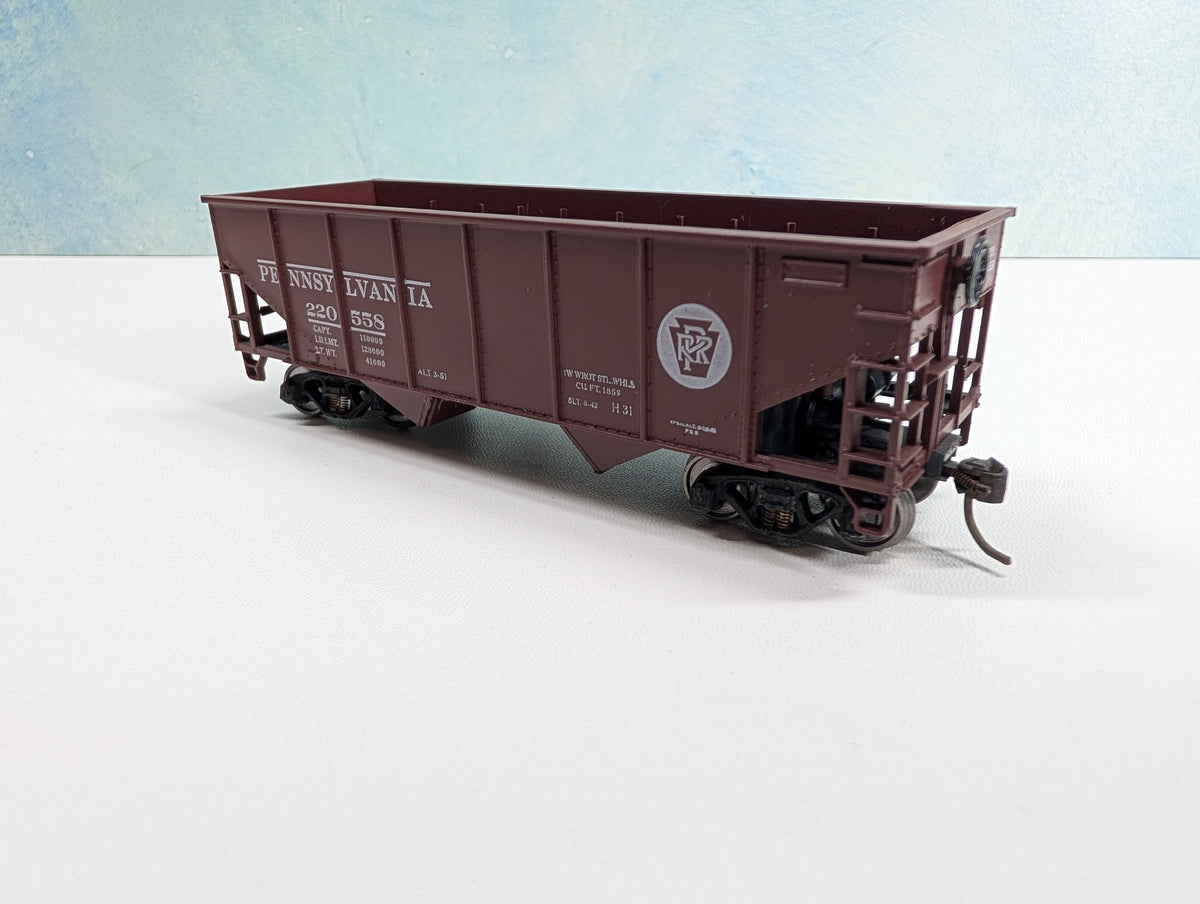 USED Athearn HO Scale 2 Bay Hopper Pennsylvania PRR #220558 Metal Wheels