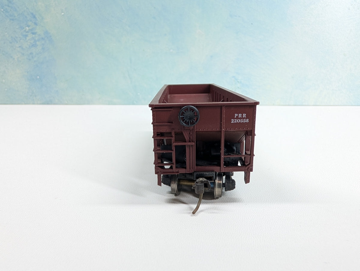 USED Athearn HO Scale 2 Bay Hopper Pennsylvania PRR #220558 Metal Wheels