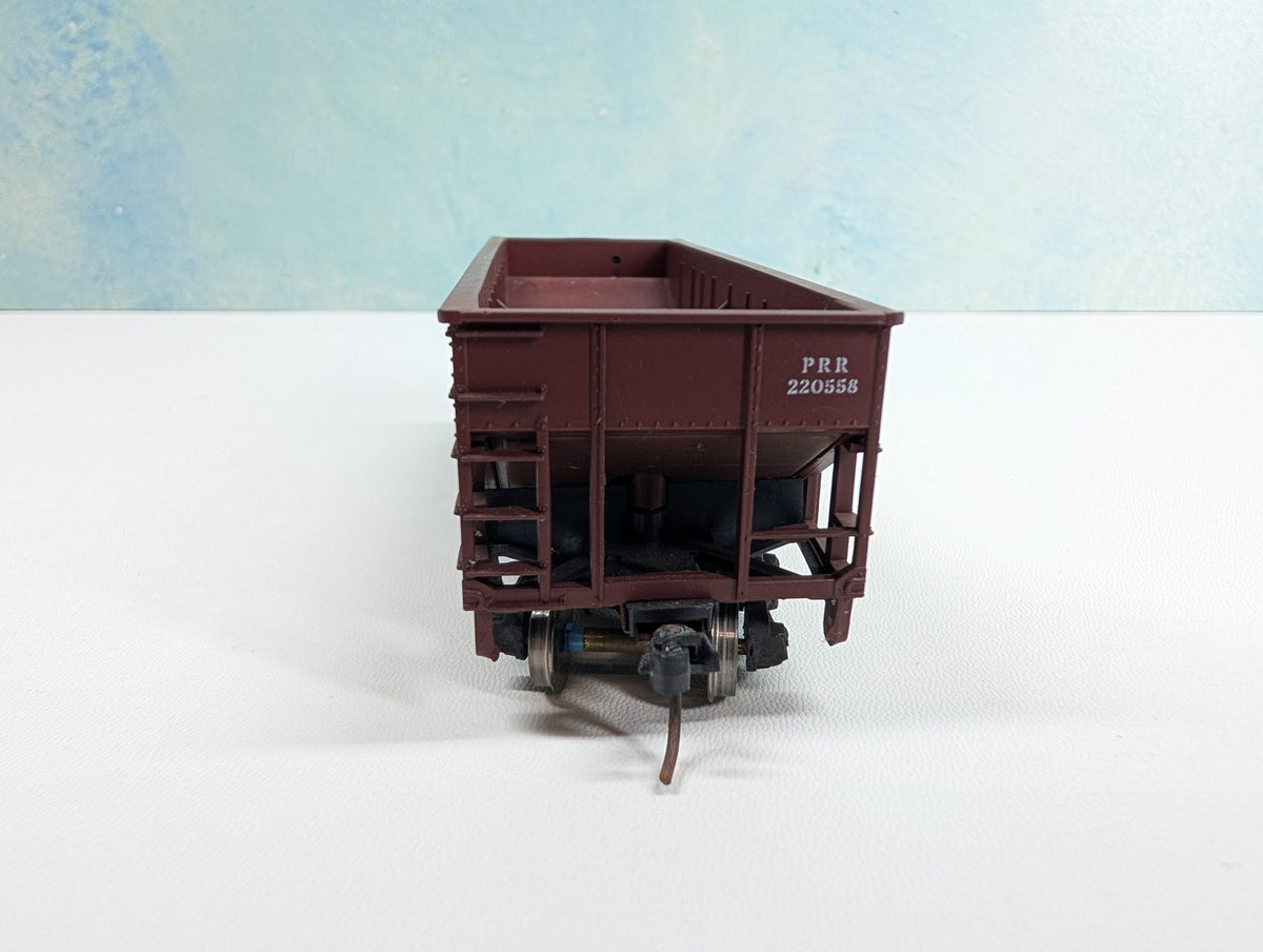 USED Athearn HO Scale 2 Bay Hopper Pennsylvania PRR #220558 Metal Wheels
