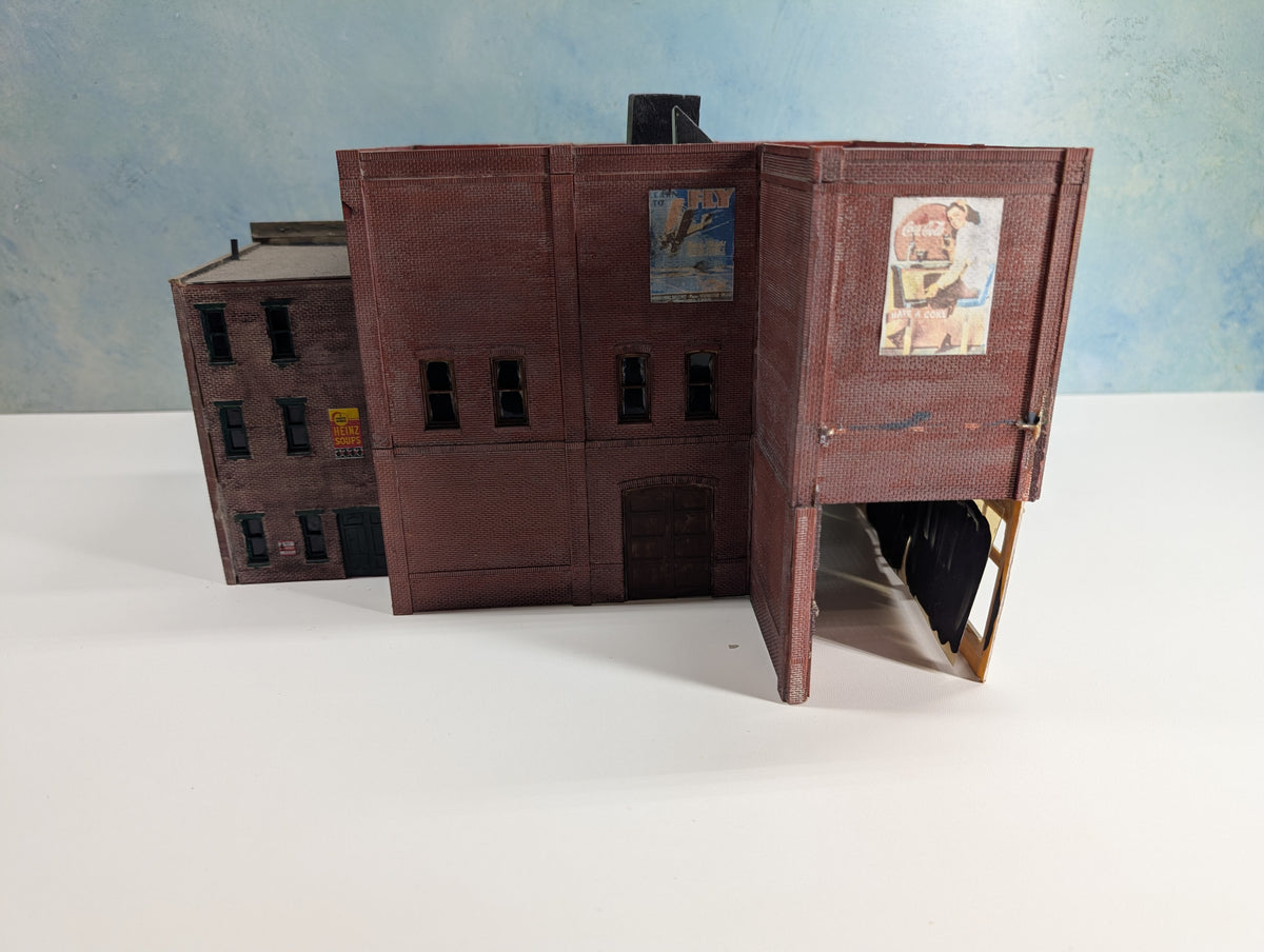 USED DPM HO Scale Large Brick Storefronts / Warehouse