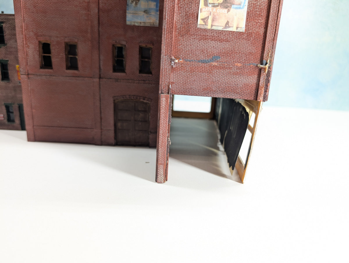 USED DPM HO Scale Large Brick Storefronts / Warehouse