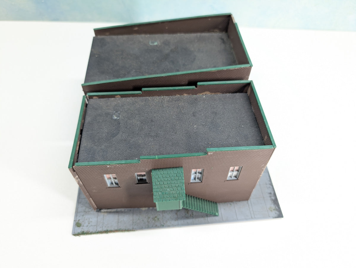USED HO Scale Randy's Candy & Gray's Gifts, 2 Brown Storefronts