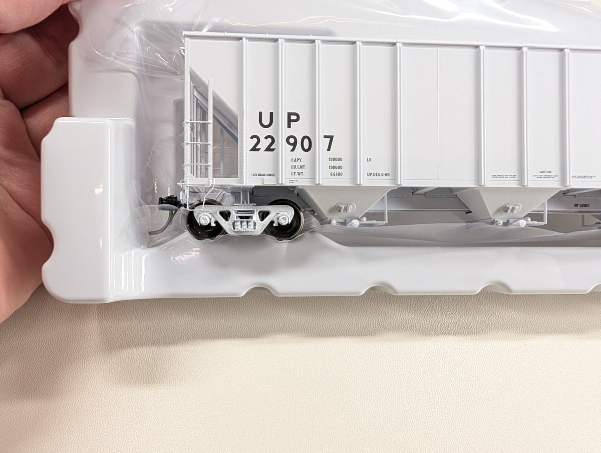 Tangent #28112-02 HO Scale 4700 Covered Hopper Union Pacific UP #22907 Metal Wheels