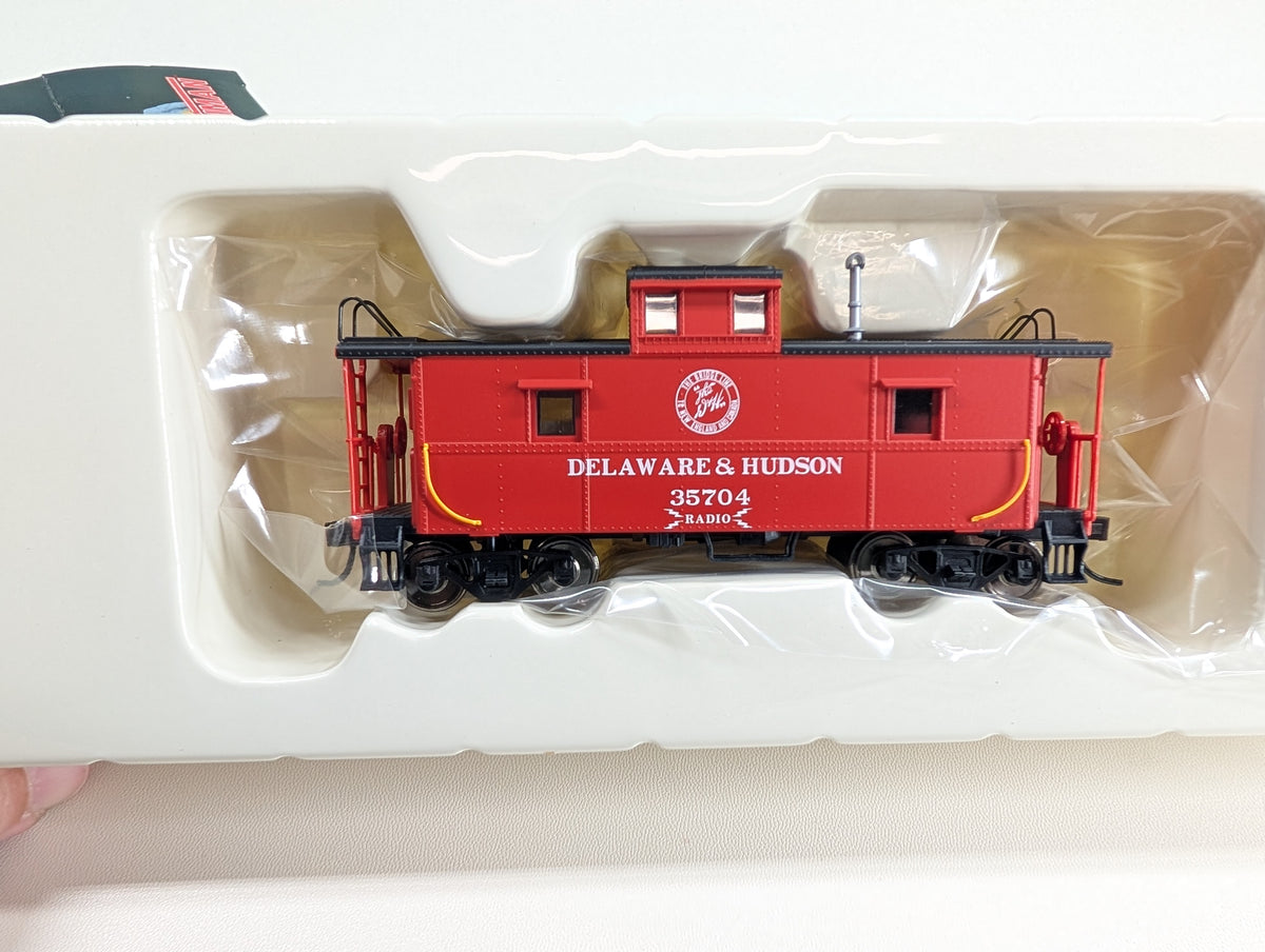 Atlas Trainman 1137 HO Scale Cupola Caboose Delaware and Hudson #35704 Metal Wheels