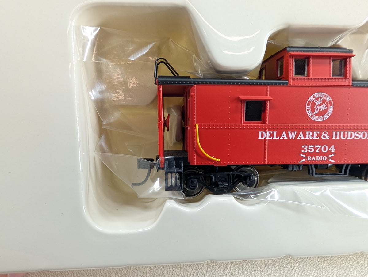 Atlas Trainman 1137 HO Scale Cupola Caboose Delaware and Hudson #35704 Metal Wheels
