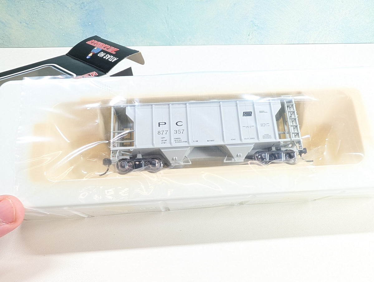 Atlas Trainman 11271 HO Scale PS-2 Covered Hopper Penn Central PC #877357 Metal Wheels