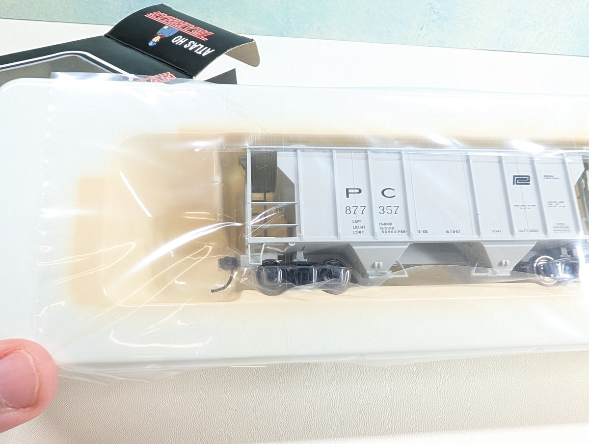 Atlas Trainman 11271 HO Scale PS-2 Covered Hopper Penn Central PC #877357 Metal Wheels
