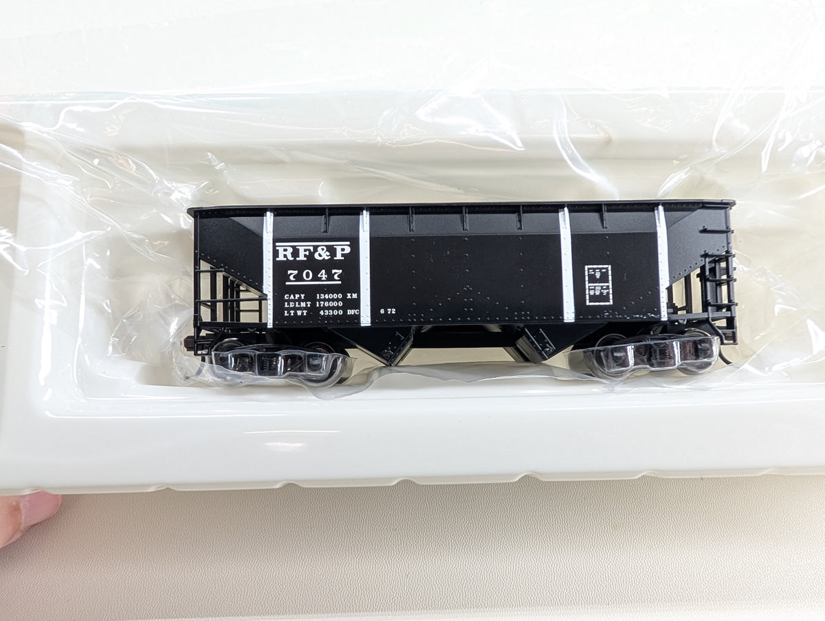 Atlas Trainman 20001499 HO Scale 2 Bay Offset Hopper Richmond, Fredericksburg and Potomac RF&P #7047 Metal Wheels