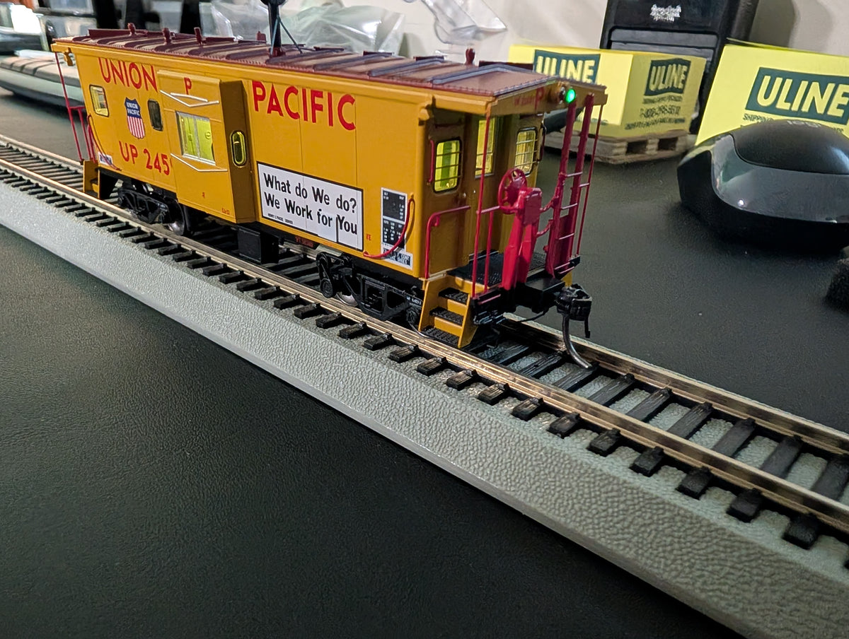 Tangent #60416-01 HO Scale ICC Rock Island Bay Window Caboose Union Pacific UP #24591 1981+, R/G Lights