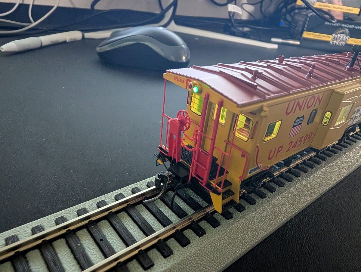Tangent #60416-02 HO Scale ICC Rock Island Bay Window Caboose Union Pacific UP #24599 1981+, R/G Lights