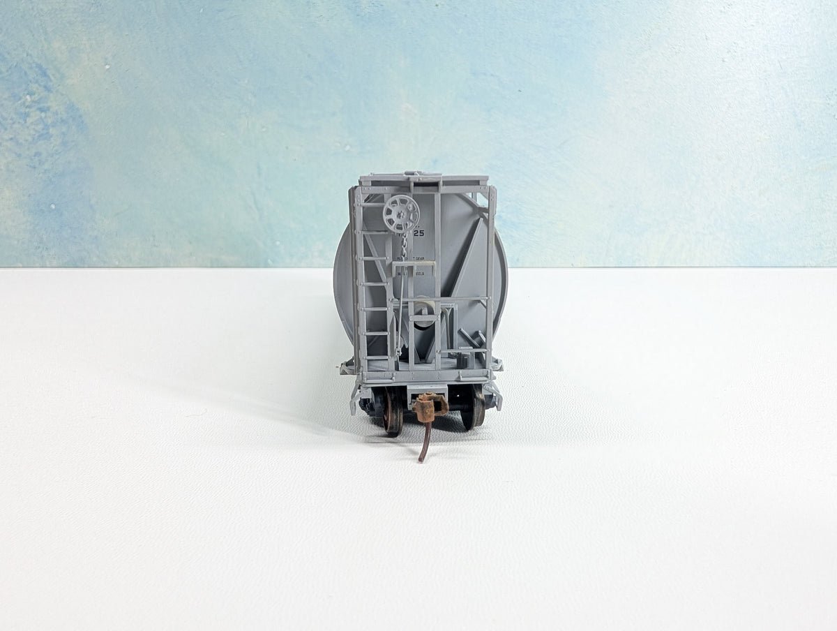 USED Atlas HO Scale 6-Bay Cylindrical Covered Hopper Great Northern GN #171025 Metal Wheels