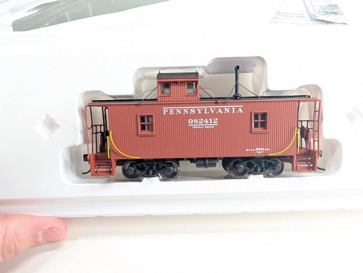 Walthers 932-27641 HO Scale N6B Wood Offset Cupola Caboose 2 Car Pack Pennsylvania PRR #981507, 982412 Metal Wheels