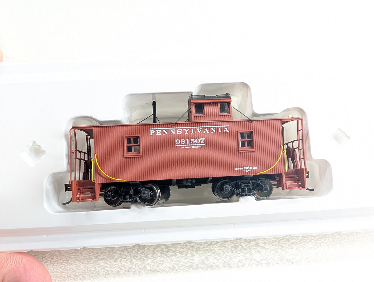 Walthers 932-27641 HO Scale N6B Wood Offset Cupola Caboose 2 Car Pack Pennsylvania PRR #981507, 982412 Metal Wheels