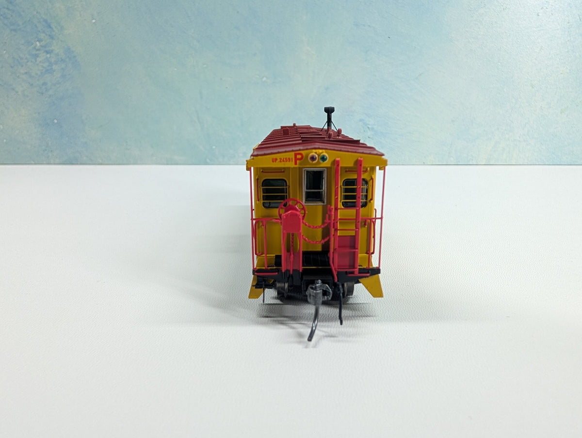 Tangent #60416-01 HO Scale ICC Rock Island Bay Window Caboose Union Pacific UP #24591 1981+, R/G Lights