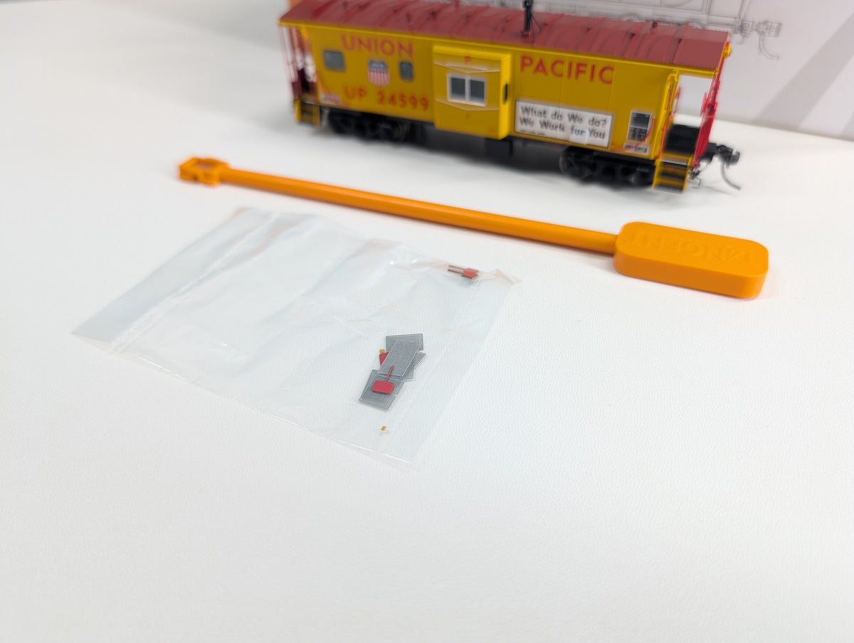 Tangent #60416-02 HO Scale ICC Rock Island Bay Window Caboose Union Pacific UP #24599 1981+, R/G Lights