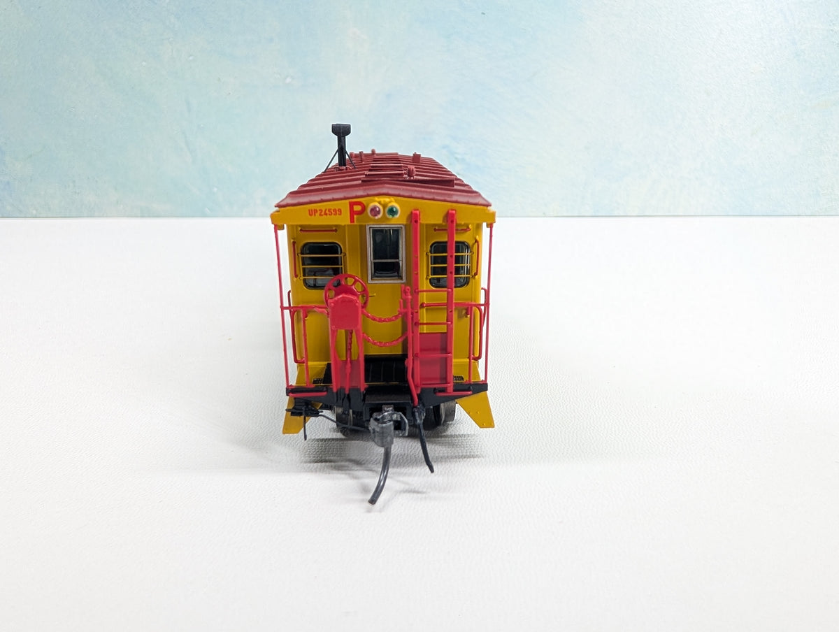 Tangent #60416-02 HO Scale ICC Rock Island Bay Window Caboose Union Pacific UP #24599 1981+, R/G Lights