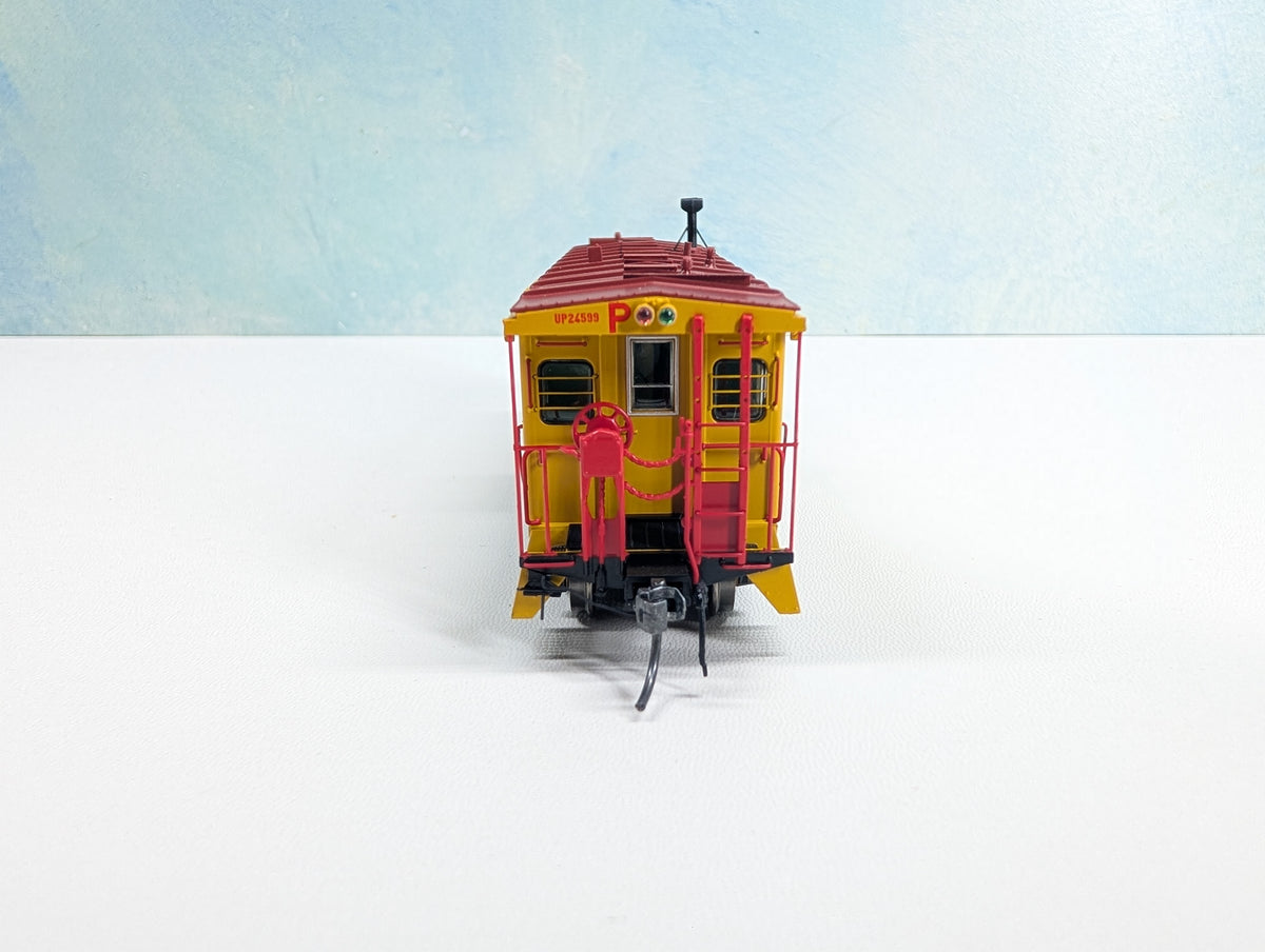 Tangent #60416-02 HO Scale ICC Rock Island Bay Window Caboose Union Pacific UP #24599 1981+, R/G Lights