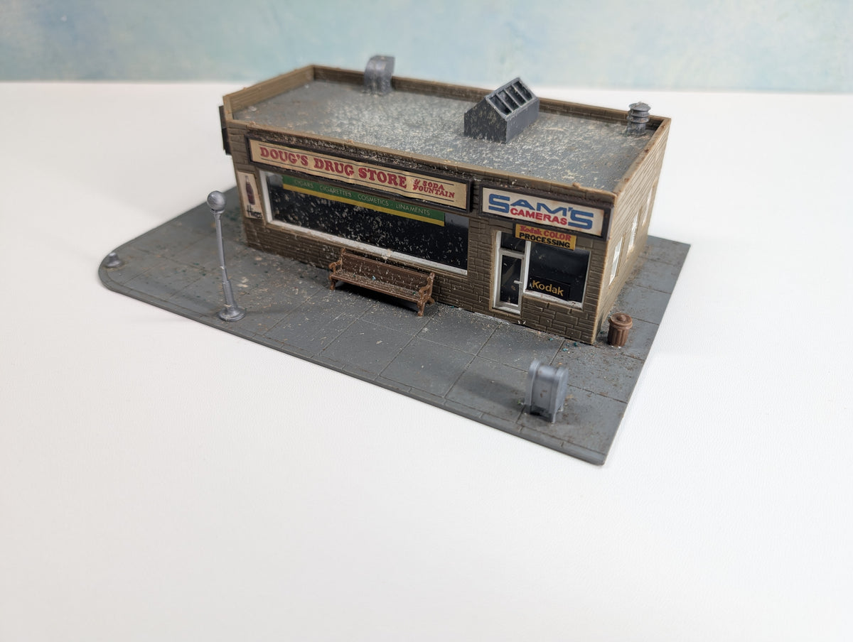 USED Tyco HO Scale Doug's Drug Store
