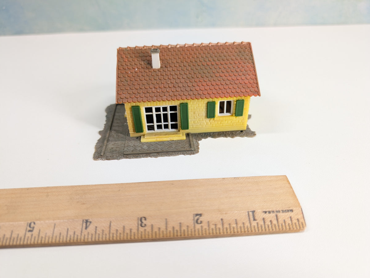 USED Faller #200D/1 HO Scale Small Yellow Brick House