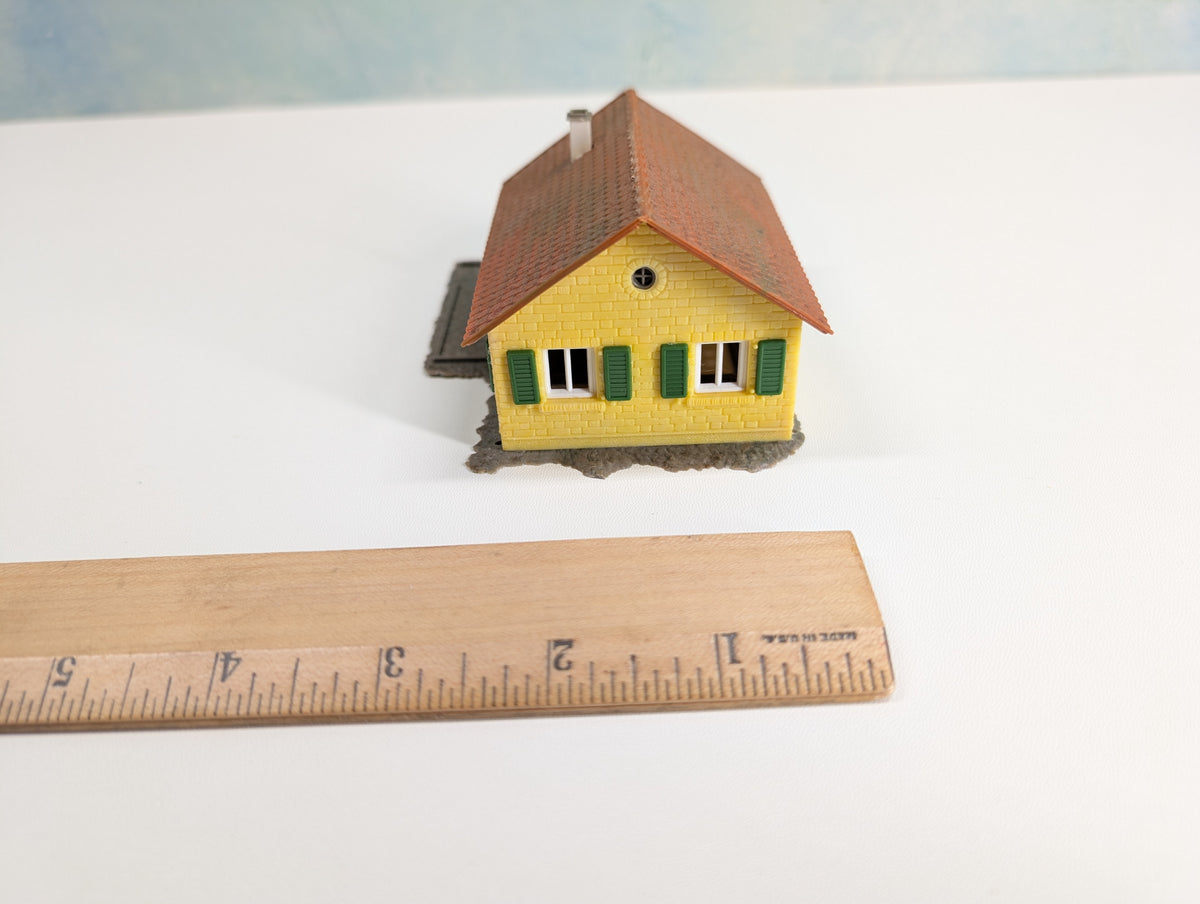 USED Faller #200D/1 HO Scale Small Yellow Brick House