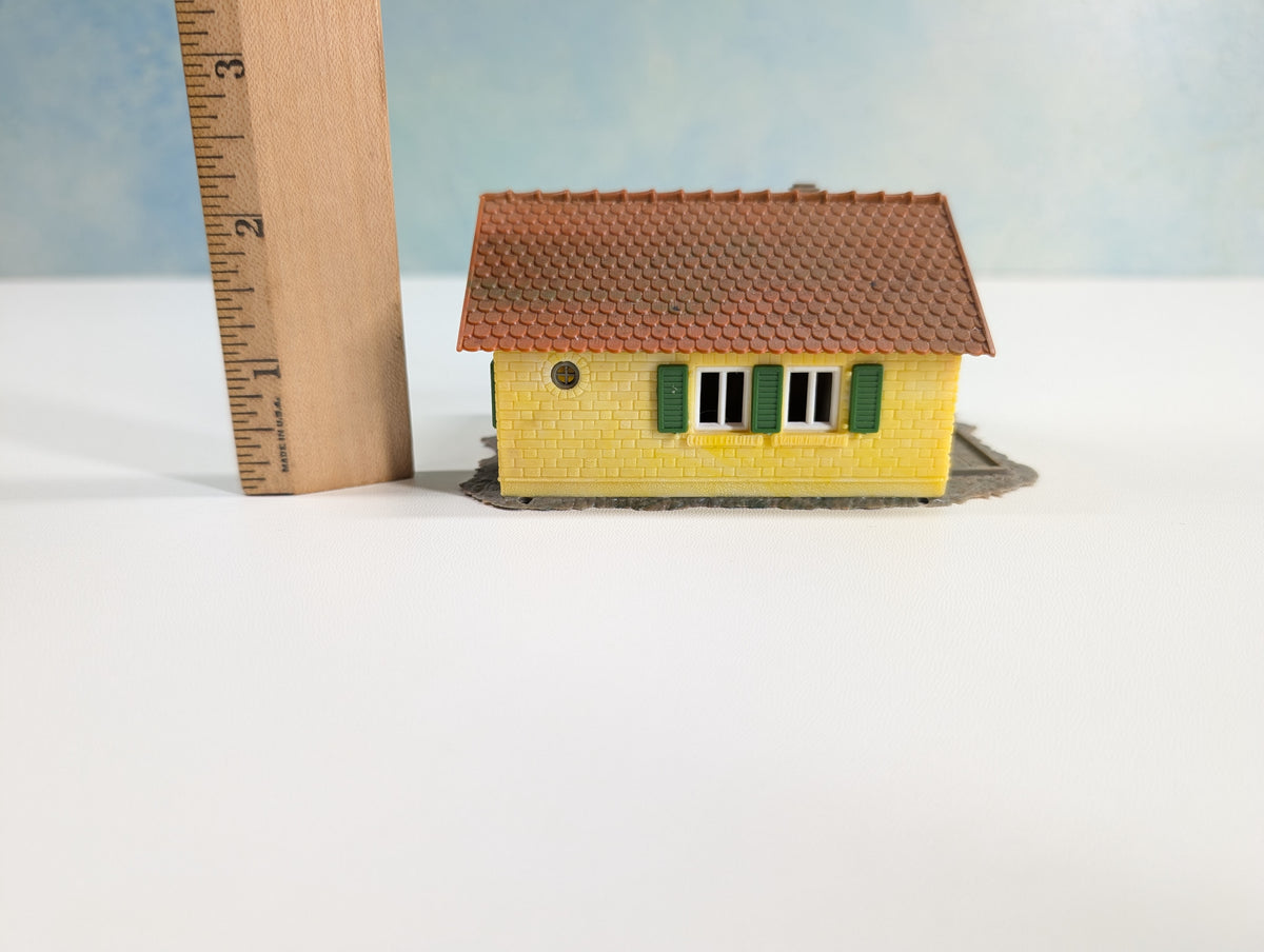 USED Faller #200D/1 HO Scale Small Yellow Brick House