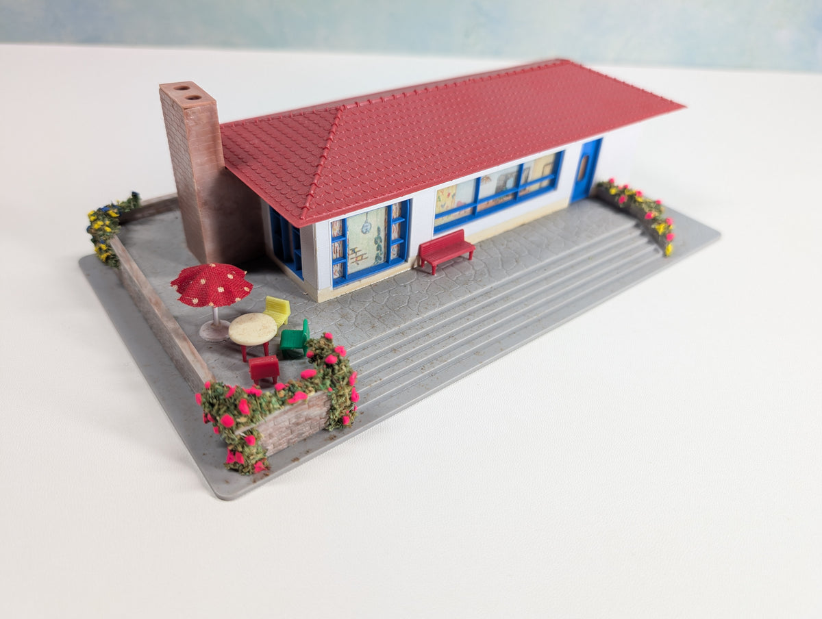 USED Hoffmann 520 HO Scale One Story Home w/ Stone Patio