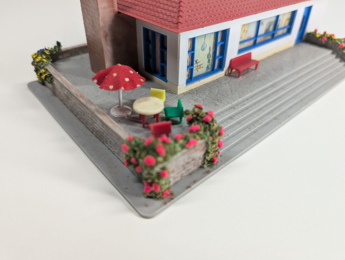USED Hoffmann 520 HO Scale One Story Home w/ Stone Patio