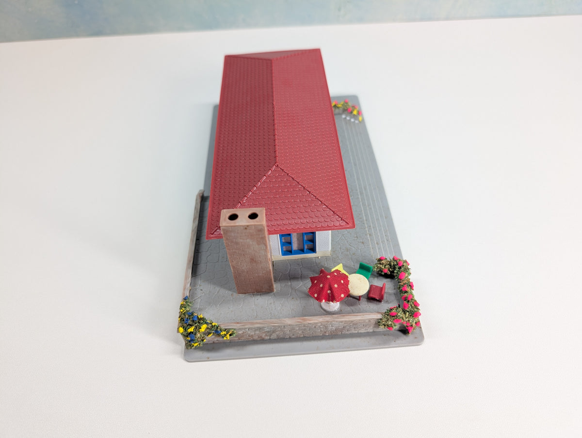 USED Hoffmann 520 HO Scale One Story Home w/ Stone Patio