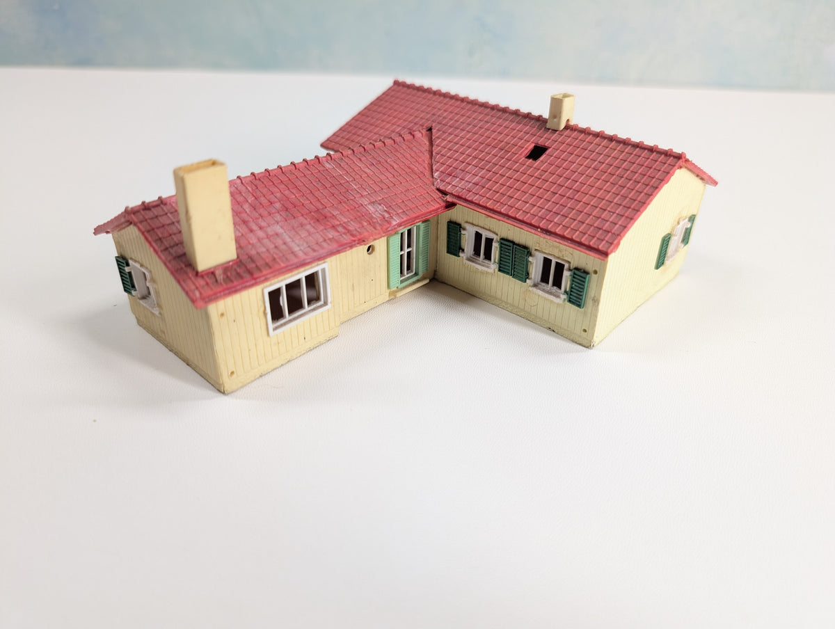 USED HO Scale Yellow House