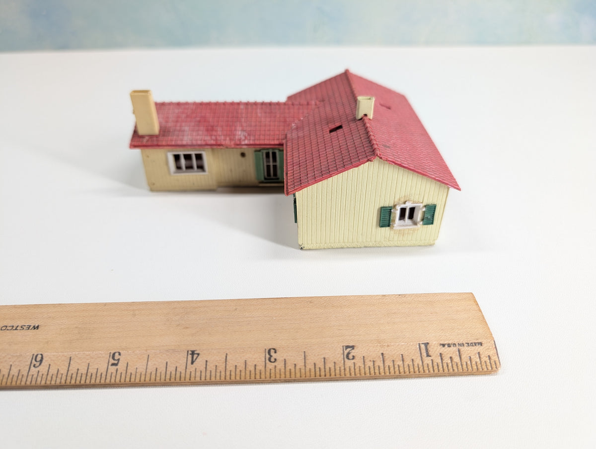 USED HO Scale Yellow House