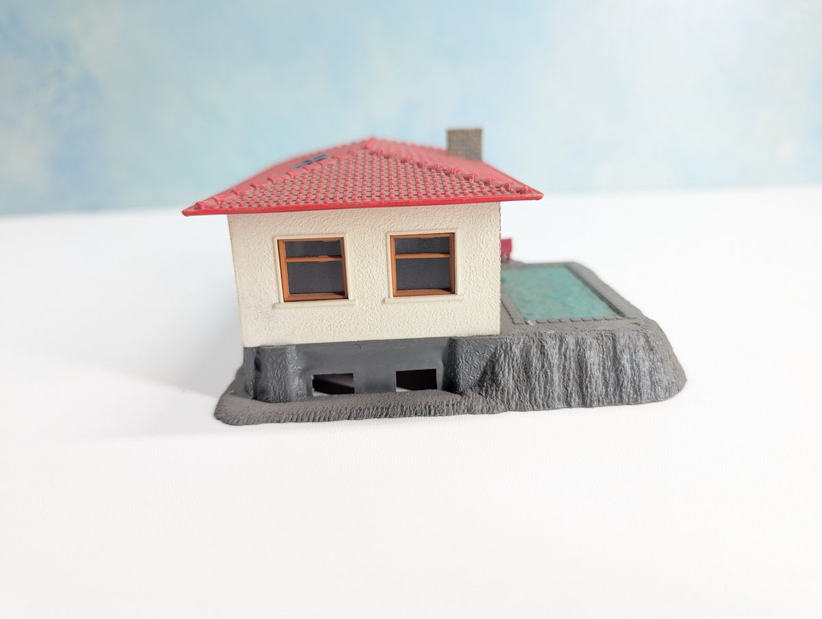 USED Pola HO Scale House w/ Pool