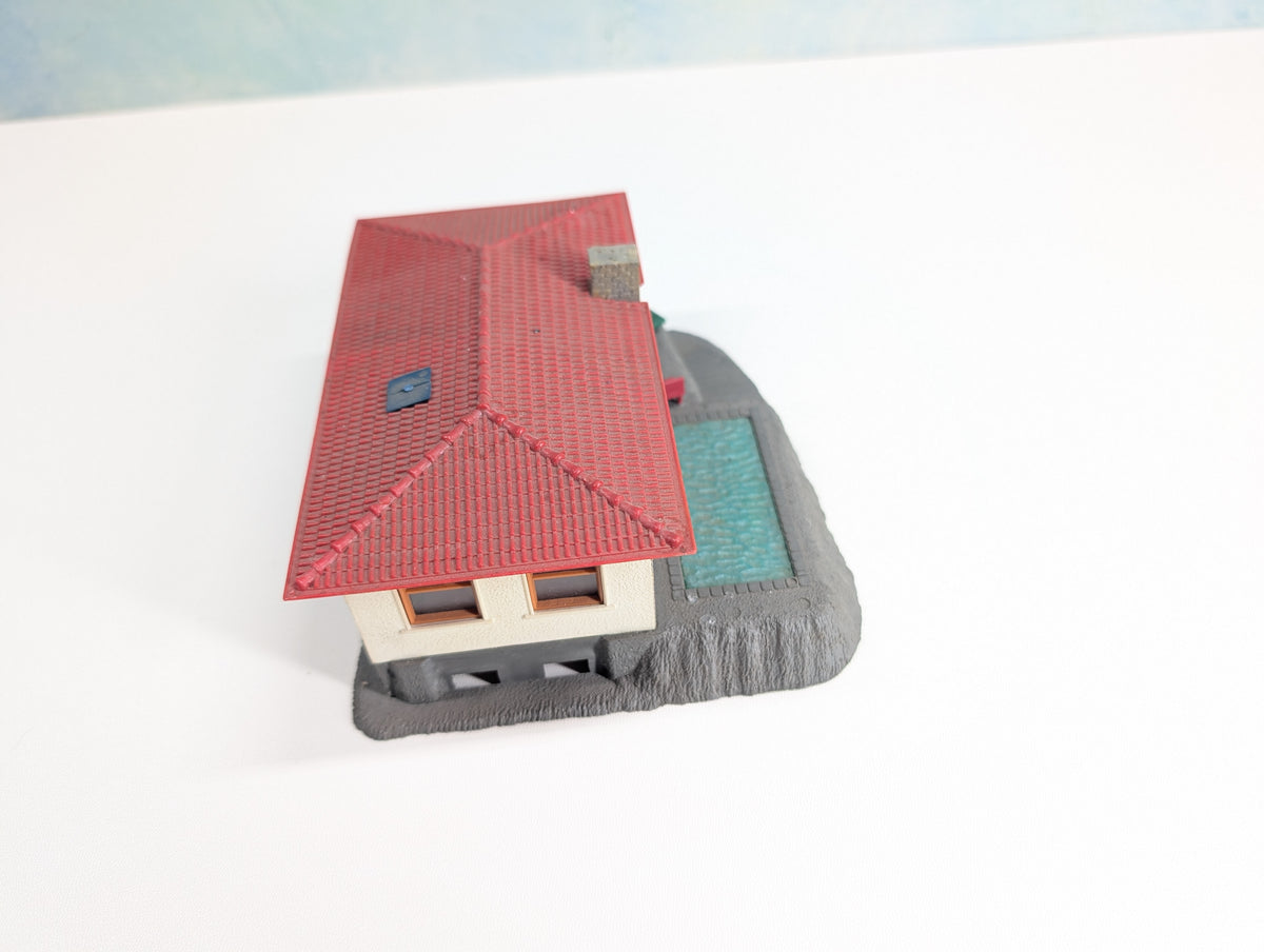 USED Pola HO Scale House w/ Pool