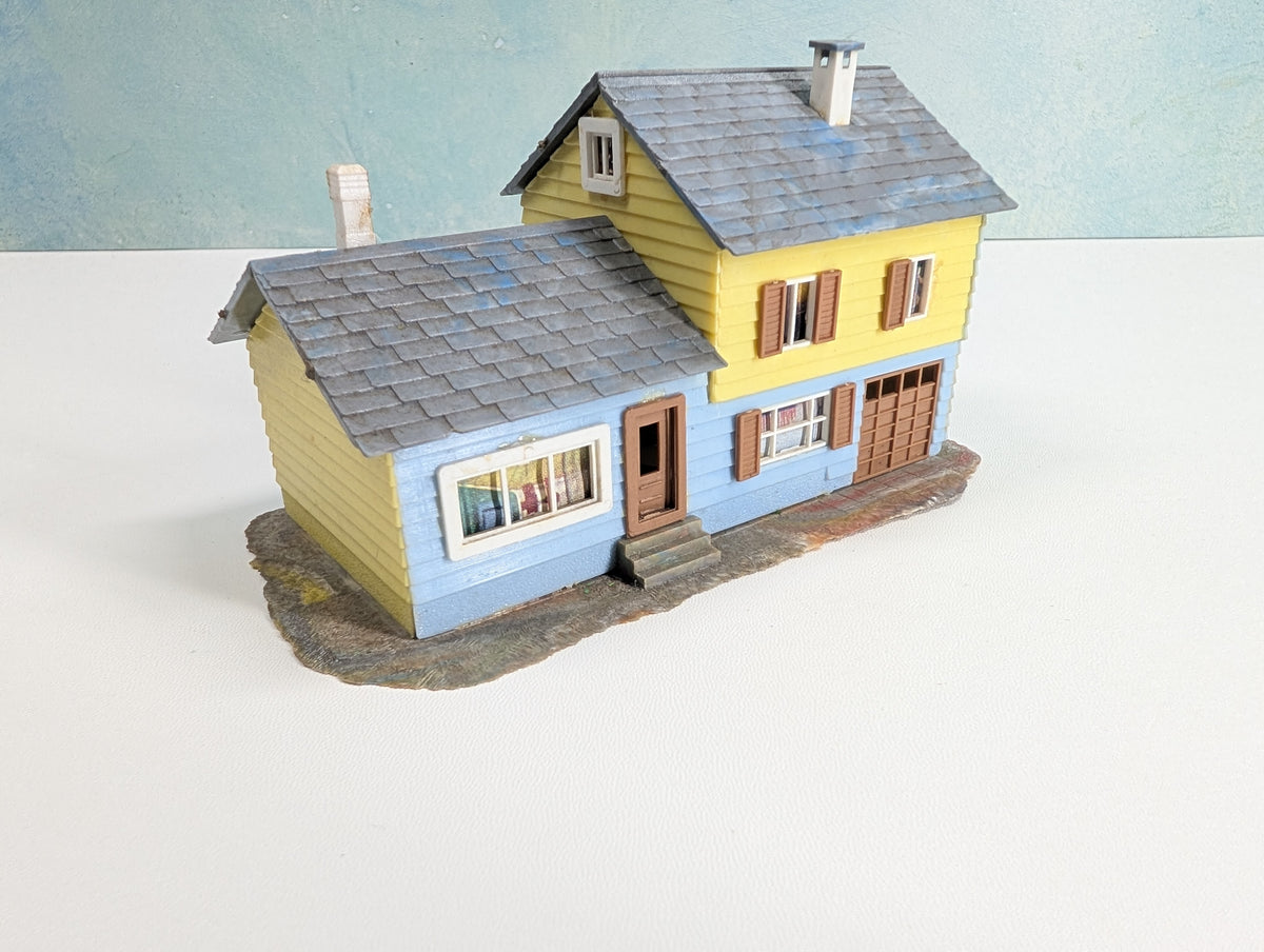 USED HO Scale Blue & Yellow House