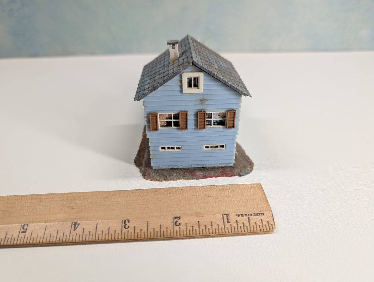 USED HO Scale Blue & Yellow House