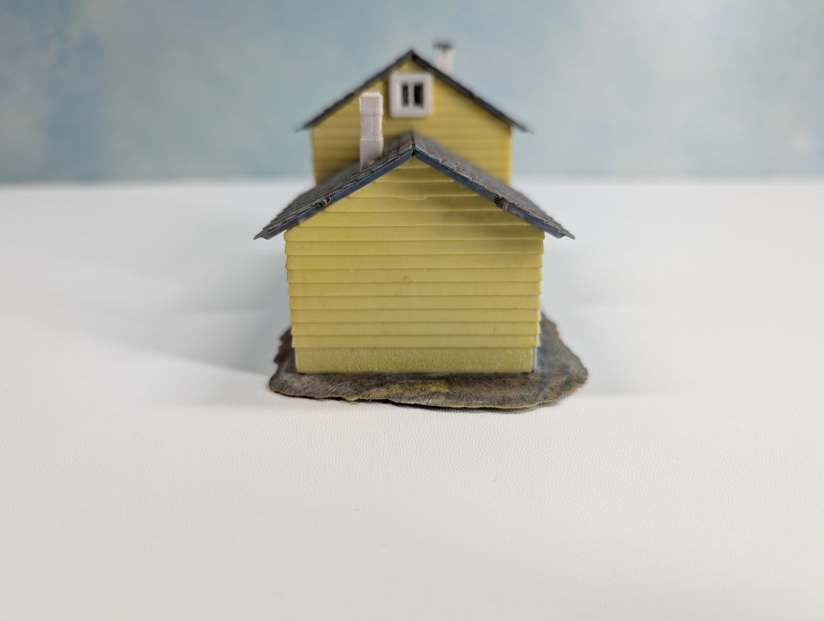 USED HO Scale Blue & Yellow House