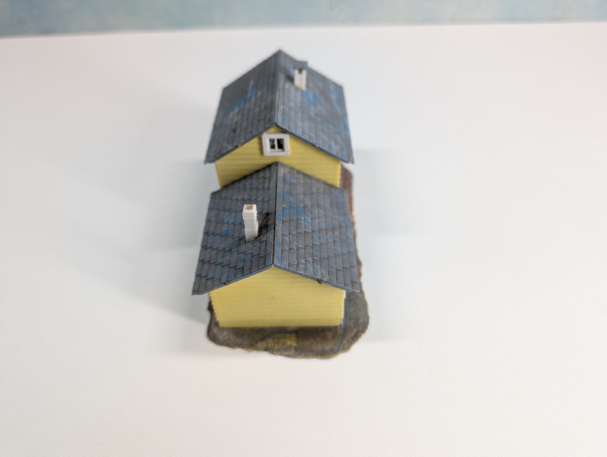 USED HO Scale Blue & Yellow House