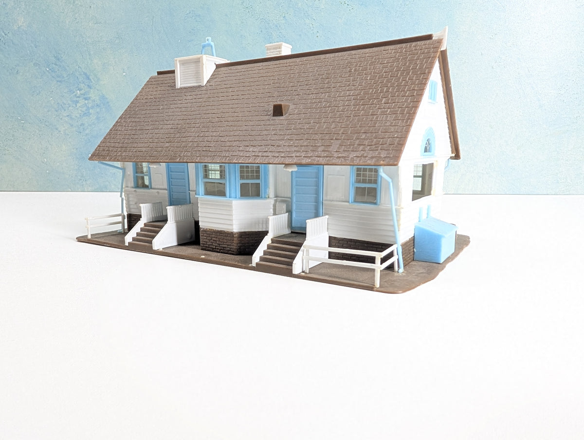 USED AHM HO Scale Country School House