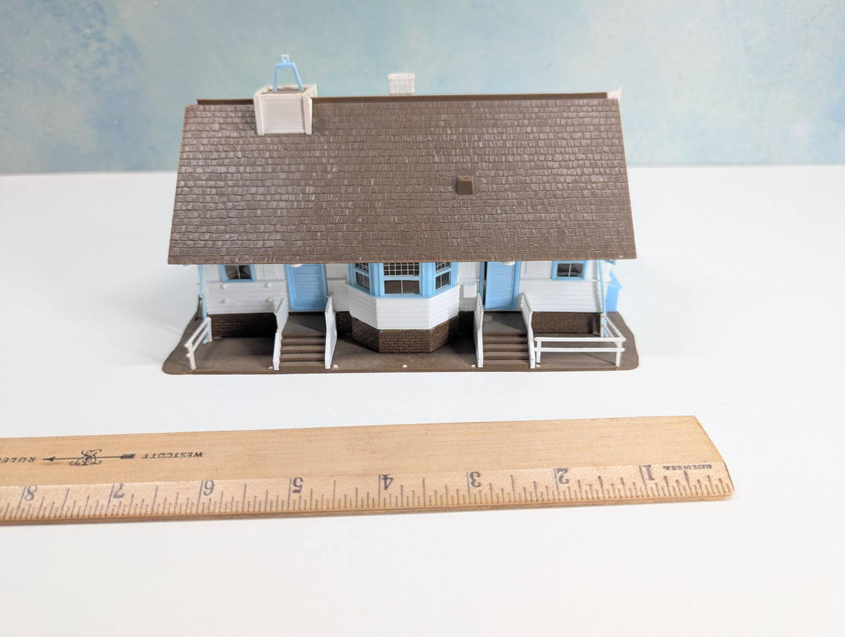 USED AHM HO Scale Country School House