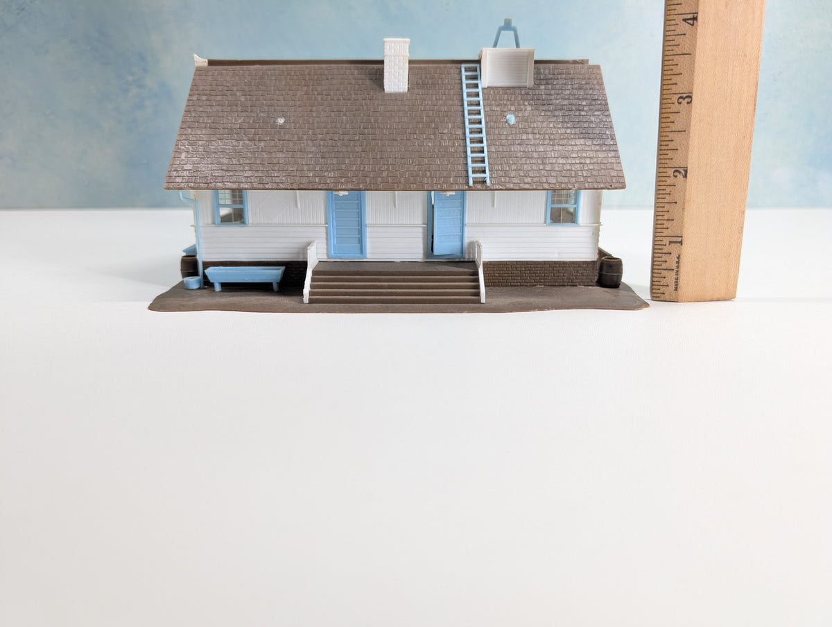 USED AHM HO Scale Country School House