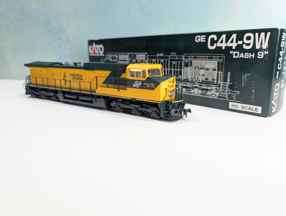 KATO #37-1311 HO Scale GE C44-9W Chicago & North Western CNW #8717 Operation Lifesaver - Runs Great DC