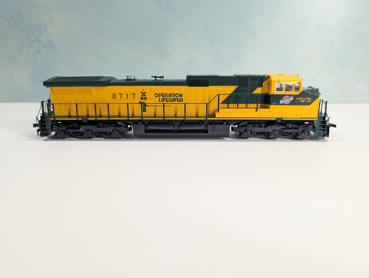 KATO #37-1311 HO Scale GE C44-9W Chicago & North Western CNW #8717 Operation Lifesaver - Runs Great DC
