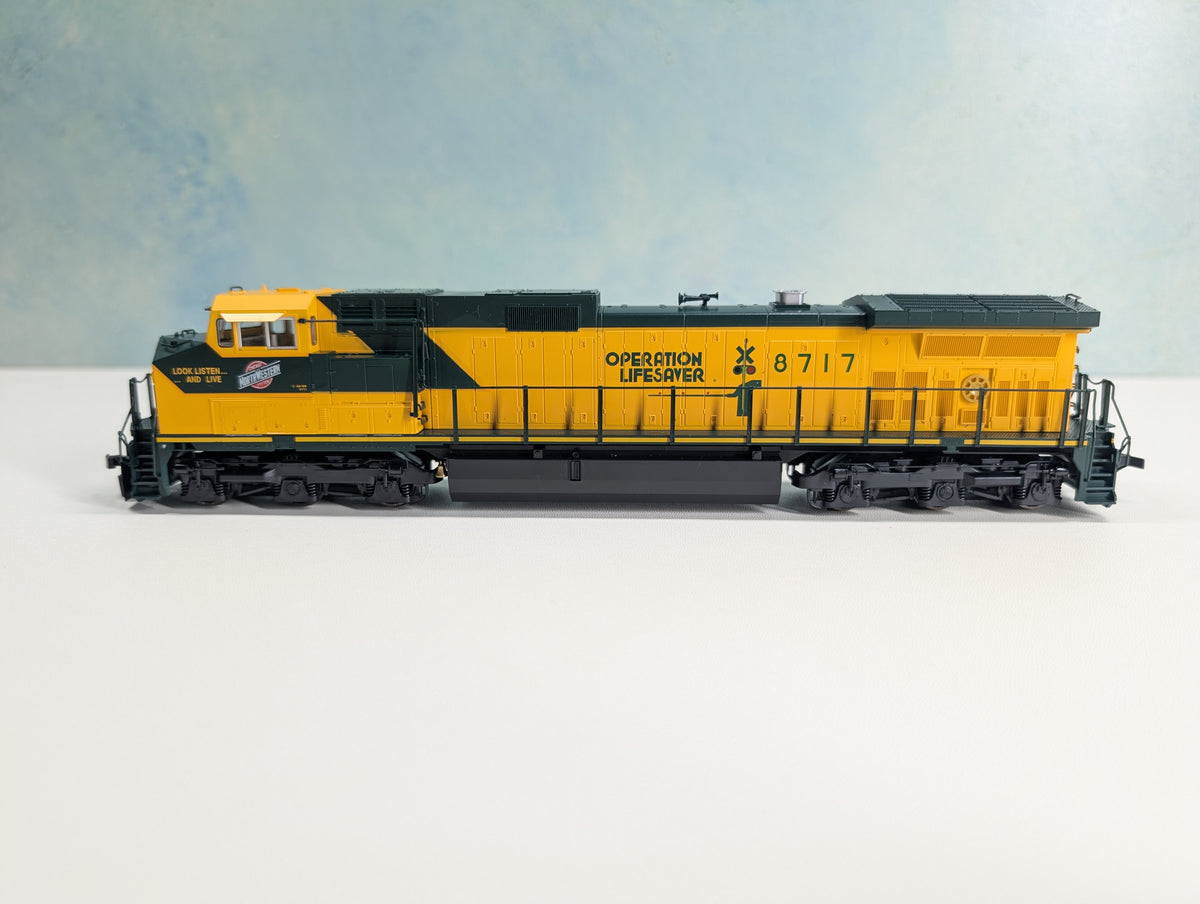 KATO #37-1311 HO Scale GE C44-9W Chicago & North Western CNW #8717 Operation Lifesaver - Runs Great DC