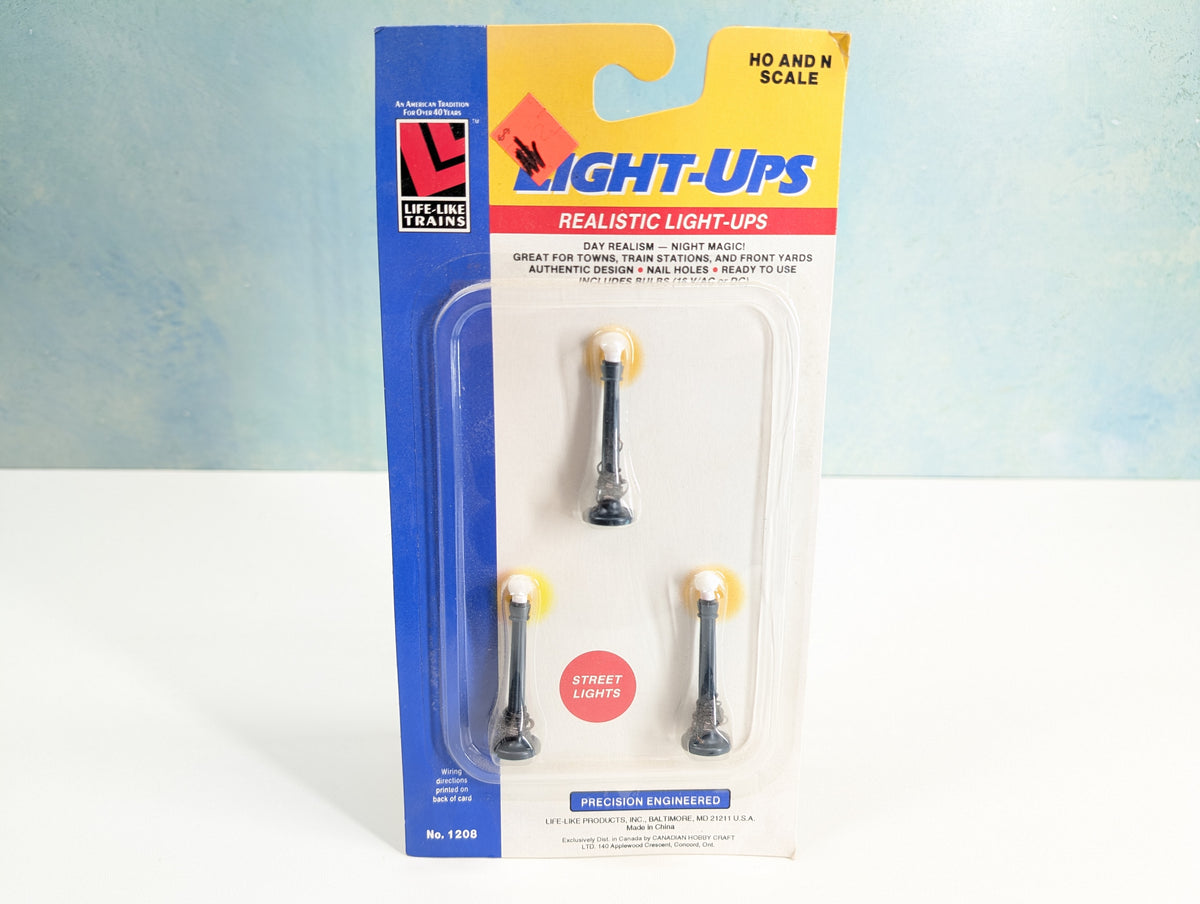 Life-Like 1208 HO Scale Street Lights, Light Ups (3 pcs)